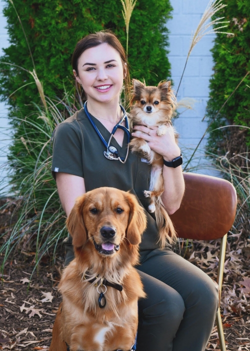 Michaela  Henry, DVM